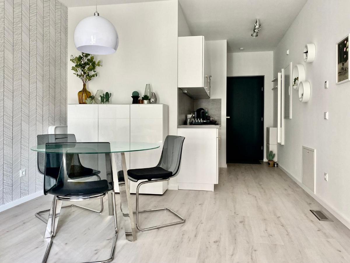 Modernes Apartment, Terrasse Und Garten Am Lilienthalpark Im Suedwesten Berlins Exterior photo